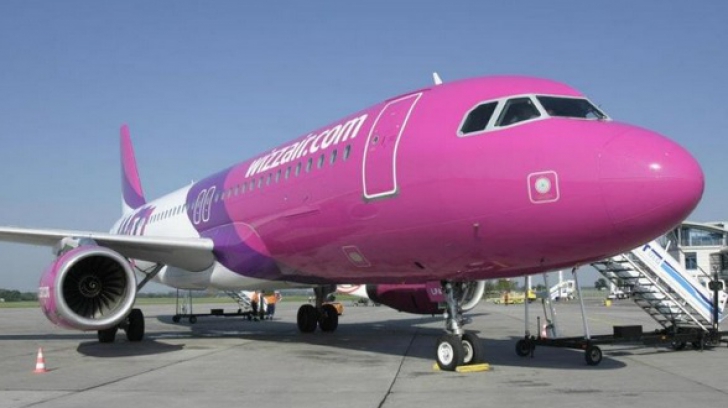 Un avion Wizz Air, întors de urgență pe Henri Coandă, după impactul cu o pasăre