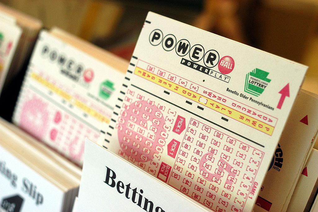 Visul american, împlinit! Cu un singur bilet a câștigat la loteria SUA peste 1,3 miliarde de dolari!