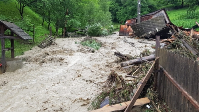 Cod ROSU de inundaţii pe râuri din judeţele Timiş, Arad, Iaşi şi Botoşani, până vineri la ora 9.00