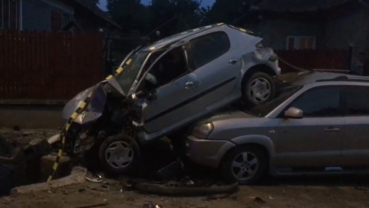 Accident rutier spectaculos, la Cluj, provocat de un minor beat