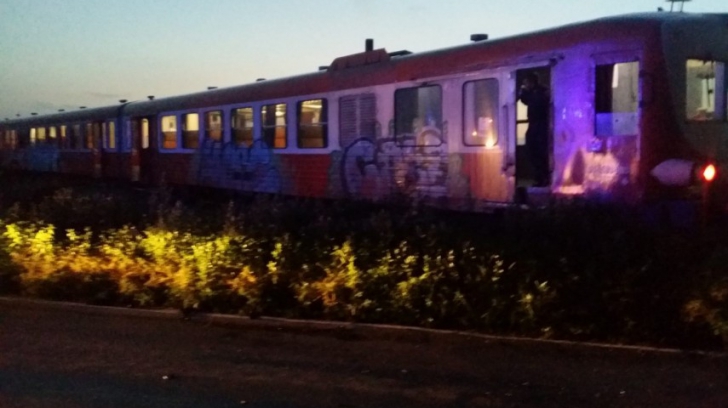 Accident grav. Microbuz spulberat de un tren în județul Timiș