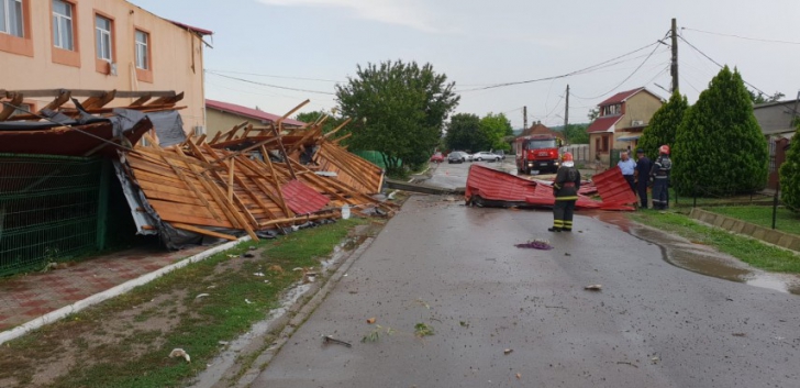Școală distrusă, în Constanța. Furtuna i-a smuls complet acoperișul / Foto: ISU Dobrogea