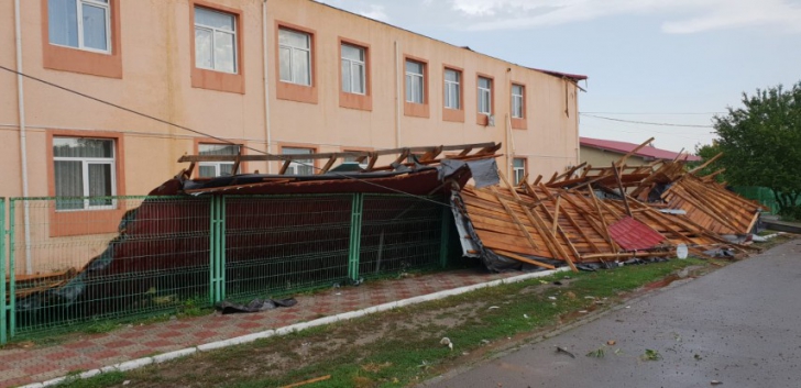 Școală distrusă, în Constanța. Furtuna i-a smuls complet acoperișul / Foto: ISU Dobrogea