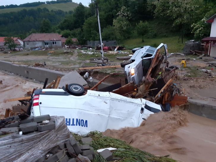 Imaginile dezastrului de azi-noapte! Inundațiile au făcut ravagii în Alba