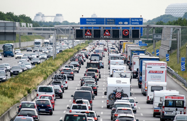 Taxa de autostradă din Germania, declarată ilegală. Cine întreține, de fapt, șoselele nemțești?
