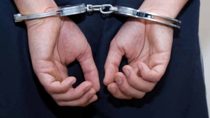 Cinci persoane arestate preventiv într-un dosar de trafic de minori și proxenetism 