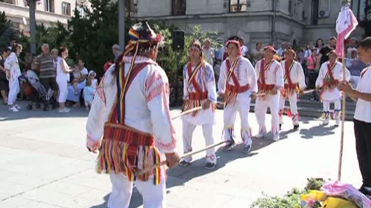 Tradiții de Rusalii la Craiova! VIDEO cu dansul călușarilor 