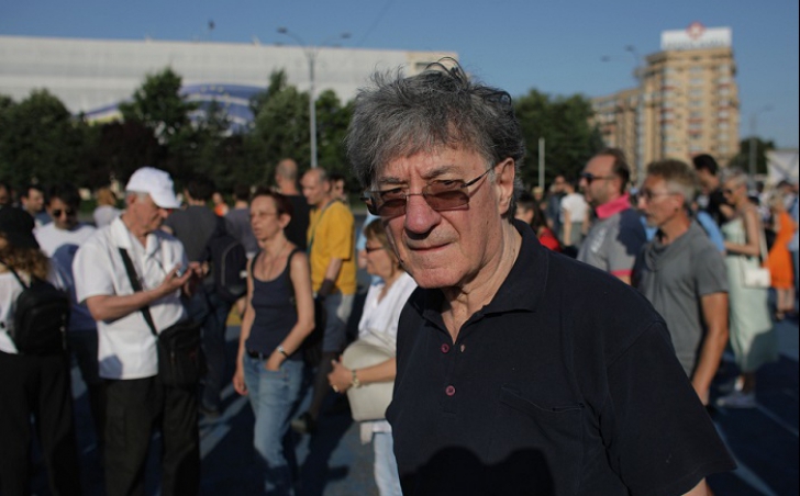 Artiștii în Piața Victoriei: Rebengiuc, Caramitru, Chirilă printre protestatari (GALERIE FOTO)