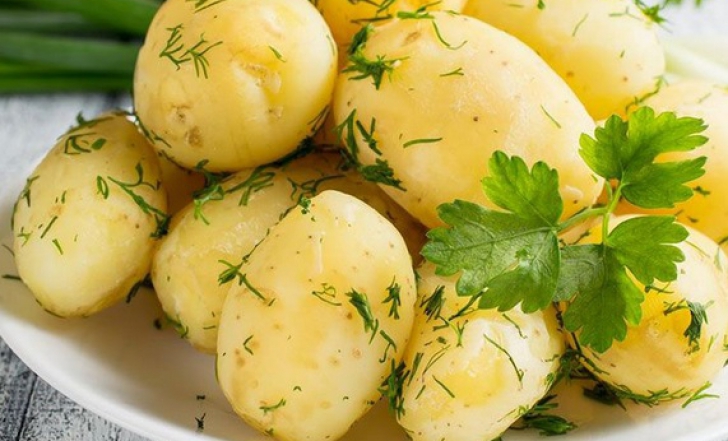 Dieta rapidă cu cartofi fierţi. Cum să slăbeşti 5 kg în patru zile