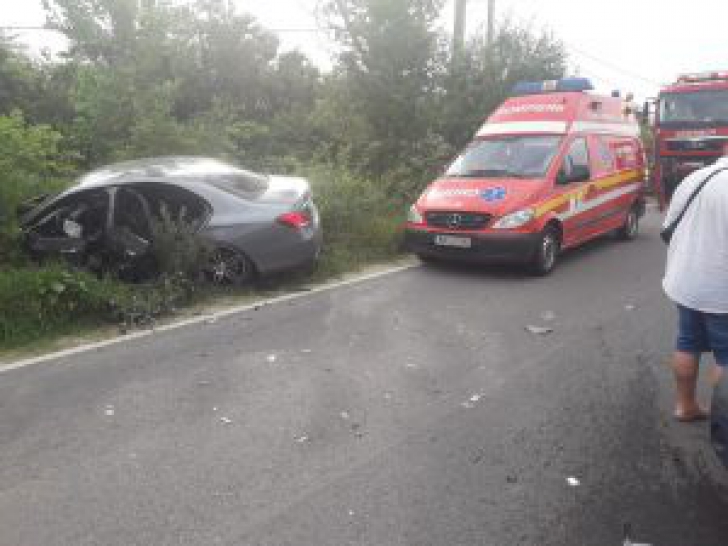 Accident grav, în Dâmbovița: două victime, după o pătrundere pe contrasens