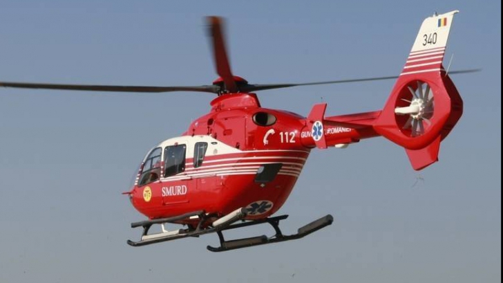 Elev din Iași, dus cu elicopterul la spital după ce a băgat încărcătorul în gură