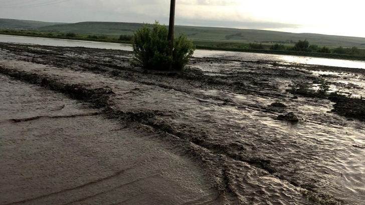 Drum european devastat de inundaţii în judeţul Vaslui (FOTO + VIDEO)