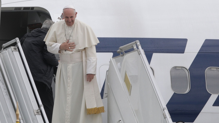 Papa Francisc a plecat din România: "Mă întorc acasă îmbogățit" VIDEO 