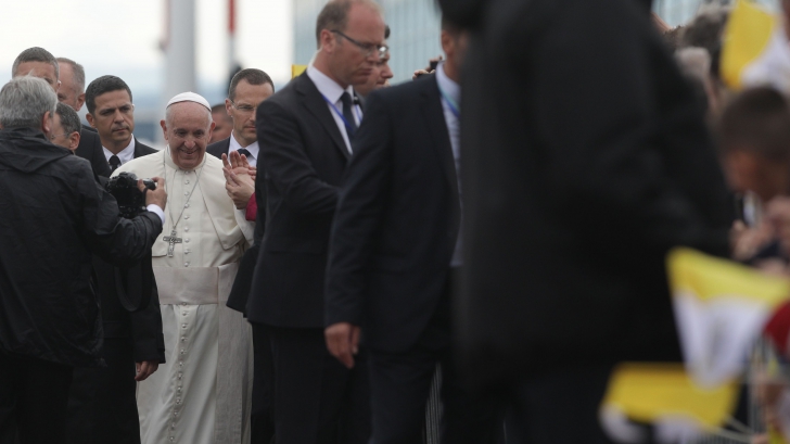 Papa Francisc a plecat din România: "Mă întorc acasă îmbogățit" VIDEO 