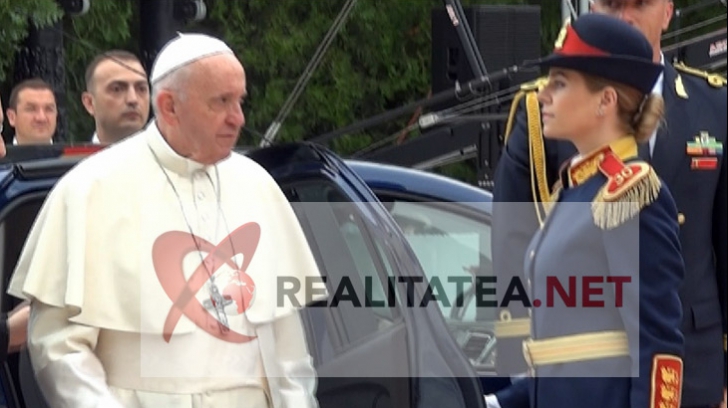 Papa Francisc, la sosirea la Palatul Cotroceni. VIDEO: Cristian Otopeanu
