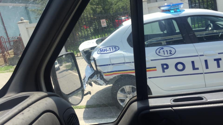 Polițiștii au bușit trei autospeciale noi în Balș. Încercau să depășească coloana de mașini