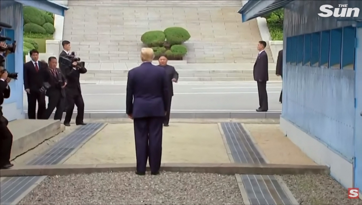 Întâlnire istorică în Zona Demilitarizată dintre cele două Corei: Trump vs Kim Jong Un