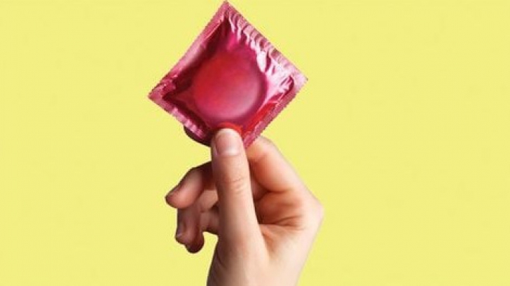 Provocarea prezervativului, o nouă nebunie pe internet. Medicii, îngroziți de ce văd la Urgențe!