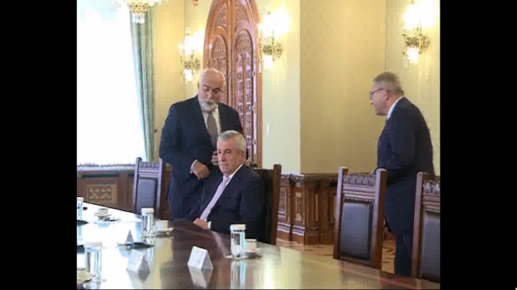 Tăriceanu l-a aşteptat pe Iohannis pe scaun: "Știu regulile mai bine ca dumneavoastră"