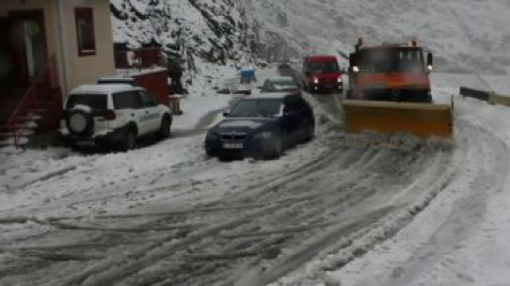Strat de zăpadă de 6 metri pe Transfăgărășan. Drumul va fi deschis pe 1 iulie 