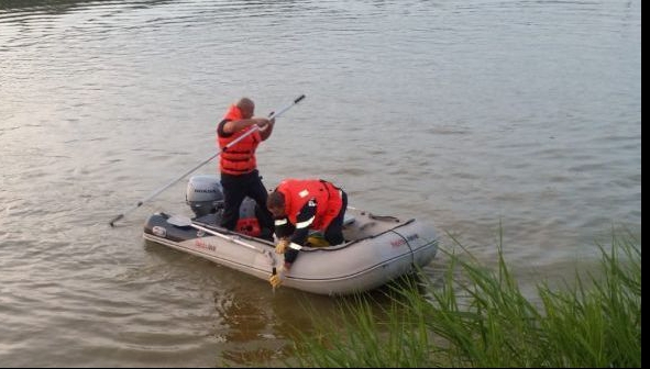 Alertă pe râul Bârzava: Bărbat posibil înecat, căutat de pompieri