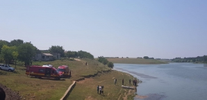 Dosarul fetelor dispărute. Căutări ale scafandrilor într-un lac din comuna Drăghici, județul Olt