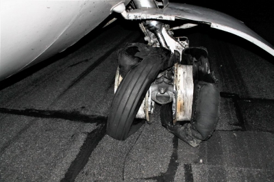 Anchetă după incidentul de pe Otopeni. Imagini șocante cu trenul de aterizare al avionului TAROM