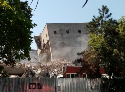 Se demolează fabrica de unde mânca Ceauşescu cozonac (GALERIE FOTO)