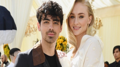 Sophie Turner din Game of Thrones a mai făcut o nuntă și a purtat o rochie impresionantă de mireasă