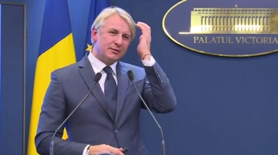 Teodorovici "drege busuiocul" în scandalul gratuităților pentru studenți