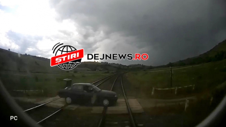 Primele imagini cu cumplitul accident din Cluj, dintre un tren și o mașină