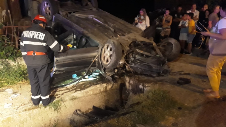 Grav accident rutier în judeţul Cluj! Trei adulţi şi un copil au ajuns la spital