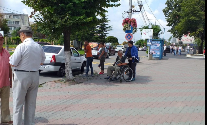 Adjunctul Poliţiei Locale Slatina a accidentat doi tineri pe trecerea de pietoni