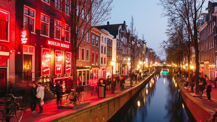 Adio, Cartierul Roșu din Amsterdam! Primarul orașului vrea să renunțe celebrele vitrine 