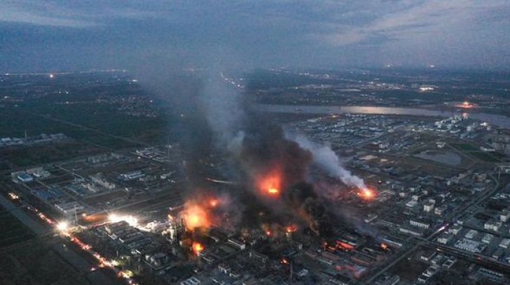 Explozie uriașă la o fabrică din centrul Chinei. Doi oameni au murit şi 12 sunt daţi dispăruţi 