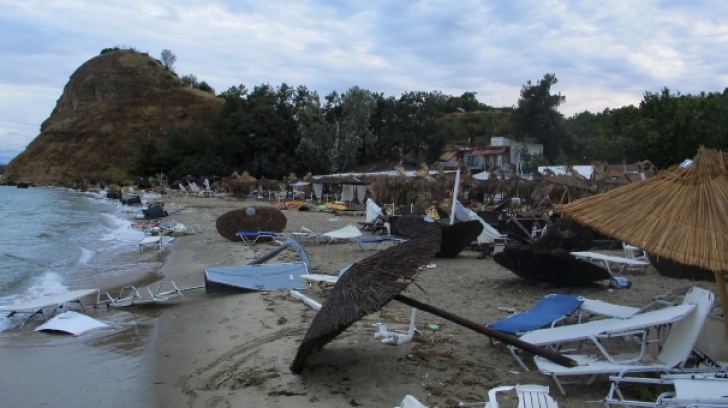 Un nou avertisment pentru românii care sunt în vacanță în Grecia: Zonele afectate de furtuni