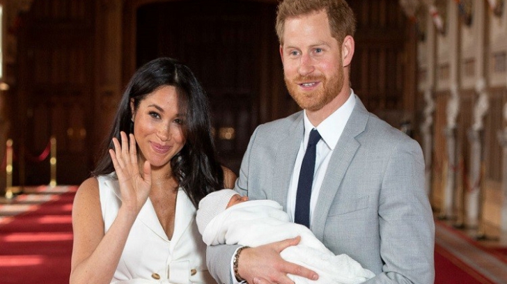 Prințul Harry și Meghan Markle și-au botezat bebelușul și au făcut publice primele imagini