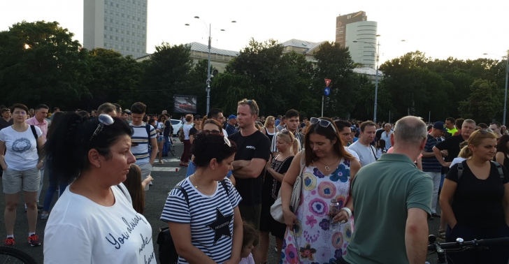 Protest pentru Alexandra în Bucureşti şi în ţară, mii de oamenii pe străzi (VIDEO+GALERIE FOTO)