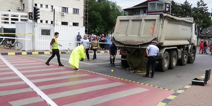 Moarte absurdă, un pieton a fost strivit de un camion, la Suceava (GALERIE)