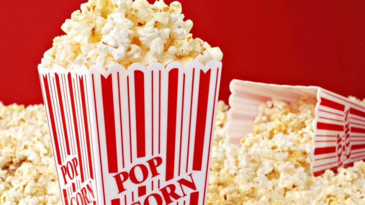 Faptul istoric mai puțin cunoscut: cum a devenit popcornul cea mai apreciată gustare la filme