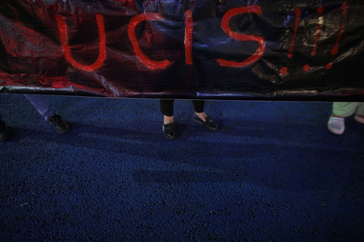 Protest în Piața Victoriei după înregistrările dintre Alexandra și 112: ”Voi le-ați UCIS!”