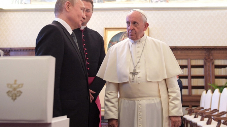 Putin a întârziat 50 de minute la întâlnirea cu Papa Francisc