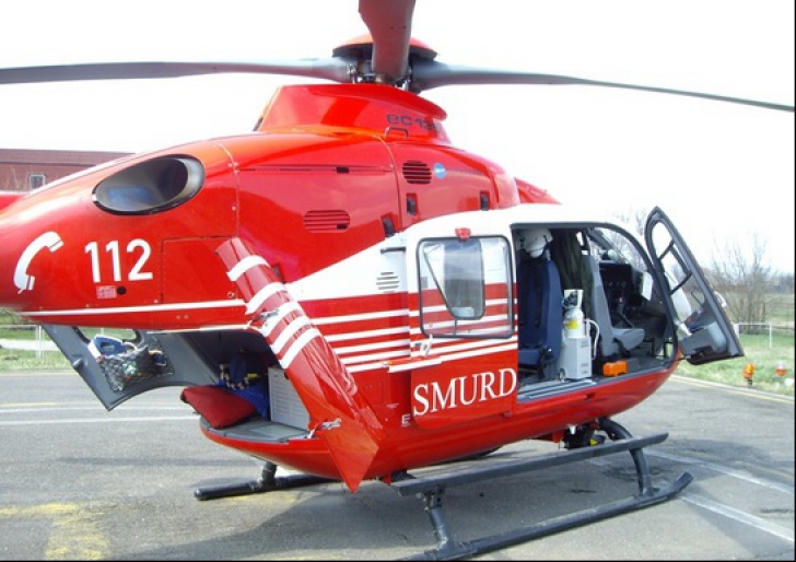 Copil de 4 ani, dus cu elicopterul SMURD la spital, după ce a băut insecticid