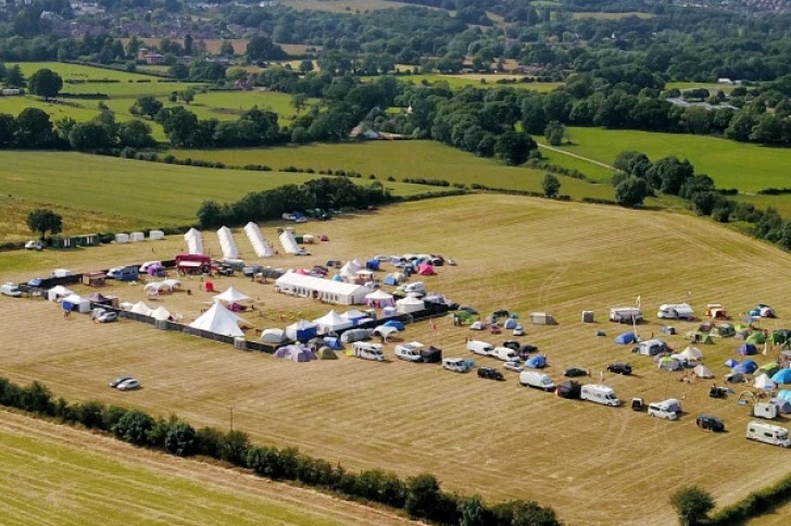 O femeie de 52 de ani a făcut infarct la festivalul secret de sex. Orgie în zona rurală din UK
