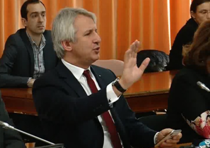 Teodorovici, atac la Iohannis:"Dezinformează și manipulează cu bună știință oamenii"