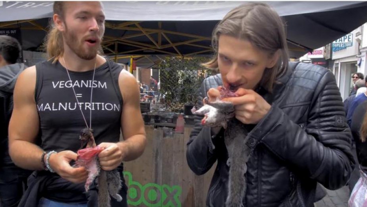 VIDEO Au mâncat veverițe crude, pentru a protesta împotriva veganismului