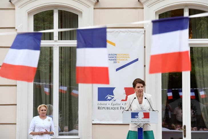 Viorica Dăncilă, apariţie de senzaţie la Ambasada Franţei (FOTO GALERIE)