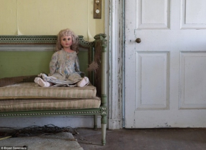 Imaginile înfricoşătoare care te vor bântui! Ce s-a descoperit într-un conac abandonat în anii '70 / Foto: Bryan Sansivero