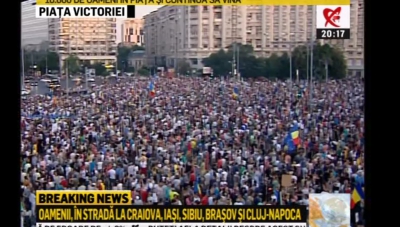25.000 de oameni în Piața Victoriei. Protestatarii, la gardul Guvernului. Filmul zilei în imagini
