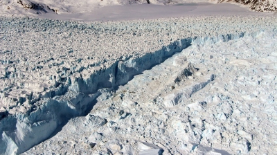 Descoperire îngrijorătoare a cercetătorilor după ce au survolat ghețarul Helheim din Groenlanda